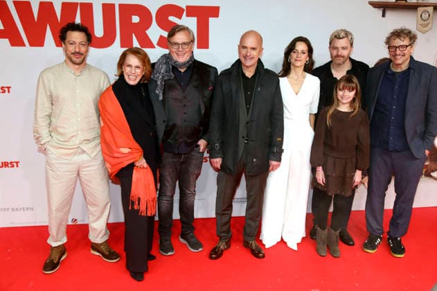 Fahri Yardim, Gaby Dohm, Hape Kerkeling, Christoph Maria Herbst, Anja Knauer, Friedrich Mücke, Rona Regiepi und Marcus H. Rosenmüller bei der Weltpremiere des Kinofilms Extrawurst in der Lichtburg. Essen, 07.01.2026