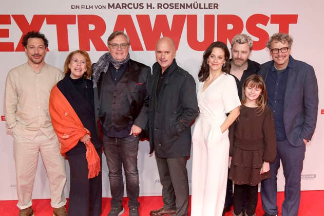 Fahri Yardim, Gaby Dohm, Hape Kerkeling, Christoph Maria Herbst, Anja Knauer, Friedrich Mücke, Rona Regiepi und Marcus H. Rosenmüller bei der Weltpremiere des Kinofilms Extrawurst in der Lichtburg. Essen, 07.01.2026
