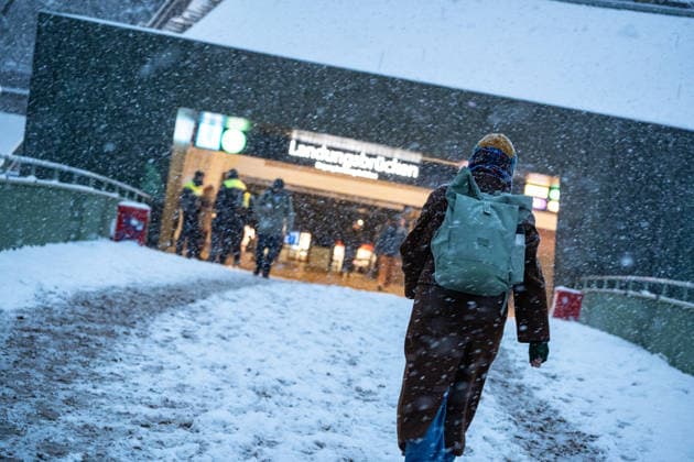 Winterwetter an den Hamburger Landungsbrücken;Starker Schneefall in Hamburg, Hamburg Hamburg Deutschland Landungsbrücken