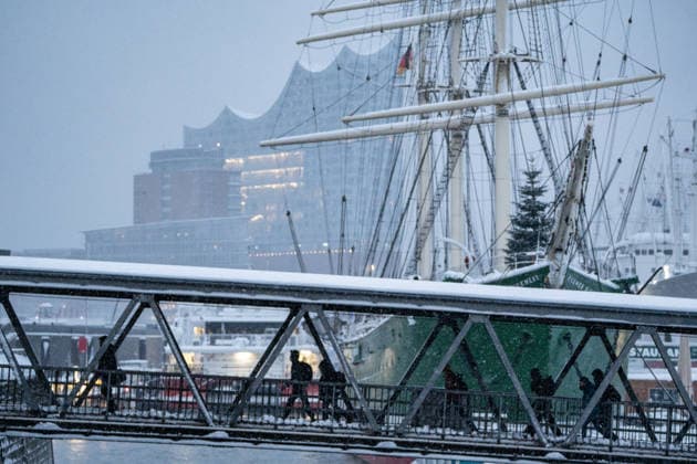 Winterwetter an den Hamburger Landungsbrücken;Starker Schneefall in Hamburg, Hamburg Hamburg Deutschland Landungsbrücken