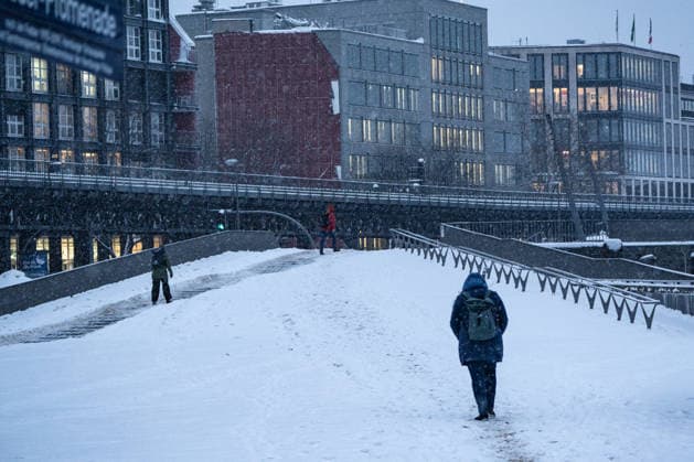 Winterwetter an den Hamburger Landungsbrücken;Starker Schneefall in Hamburg, Hamburg Hamburg Deutschland Landungsbrücken