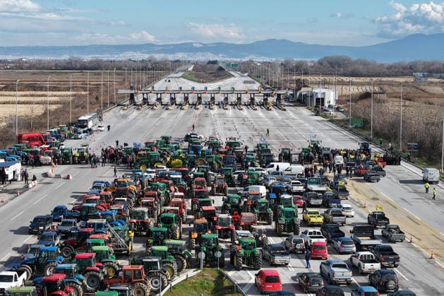 January 8, 2026, Thessaloniki, Greece: Greek farmers block the highway road connecting Thessaloniki and Athens, with their tractors at a toll station 20 km outside Thessaloniki city. Greek farmers continue their blockades all over Greece and protest over rising costs and delayed subsidies. Thessaloniki Greece - ZUMAp191 20260108_zap_p191_006 Copyright: xGiannisxPapanikosx