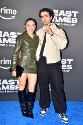 US: Stars take to red carpet in Los Angeles for Beast Games season 2 Im the picture Tyler Blanchard. MrBeast is bringing back the heat with his popular competition series. The first three episodes of Beast Games Season 2 premiere on Wednesday, Jan. 7 on Prime Video. The inaugural season of the series, hosted by popular YouTuber James Jimmy Donaldson, better known as MrBeast, debuted in December 2024. In Season 2, 200 eager competitors play to win $5 million. The show is similar in many ways to the popular Netflix series Squid Game, though contestants don t fight to the death. They just go home when eliminated. Fans of challenge-based reality series won t want to miss a Survivor crossover episode. Filmed on Fiji, contestants will ta Copyright: AlbertoxSibaja