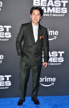 US: Stars take to red carpet in Los Angeles for Beast Games season 2 Im the picture Dong Hoon Yu. MrBeast is bringing back the heat with his popular competition series. The first three episodes of Beast Games Season 2 premiere on Wednesday, Jan. 7 on Prime Video. The inaugural season of the series, hosted by popular YouTuber James Jimmy Donaldson, better known as MrBeast, debuted in December 2024. In Season 2, 200 eager competitors play to win $5 million. The show is similar in many ways to the popular Netflix series Squid Game, though contestants don t fight to the death. They just go home when eliminated. Fans of challenge-based reality series won t want to miss a Survivor crossover episode. Filmed on Fiji, contestants will take o Copyright: AlbertoxSibaja