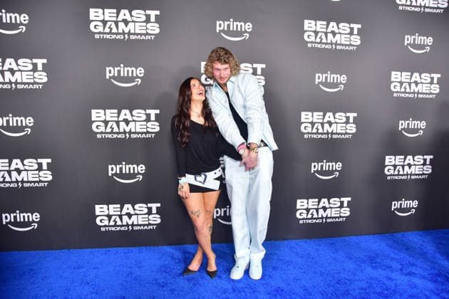 US: Stars take to red carpet in Los Angeles for Beast Games season 2 Im the picture Yung Gravy. MrBeast is bringing back the heat with his popular competition series. The first three episodes of Beast Games Season 2 premiere on Wednesday, Jan. 7 on Prime Video. The inaugural season of the series, hosted by popular YouTuber James Jimmy Donaldson, better known as MrBeast, debuted in December 2024. In Season 2, 200 eager competitors play to win $5 million. The show is similar in many ways to the popular Netflix series Squid Game, though contestants don t fight to the death. They just go home when eliminated. Fans of challenge-based reality series won t want to miss a Survivor crossover episode. Filmed on Fiji, contestants will take on Copyright: AlbertoxSibaja