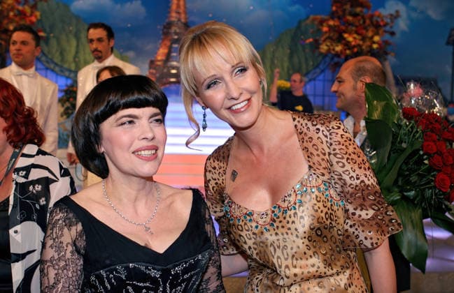 ARCHIV: Kristina Bach Sängerin Kristina Bach mit Mireille Mathieu anläßlich der ARD-Fernsehshow Herbstfest der Volksmusik , 2006 ARCHIVAUFNAHME, Datum geschätzt 20260107JWM0070 *** ARCHIVE Kristina Bach Singer Kristina Bach with Mireille Mathieu on the occasion of the ARD TV show Herbstfest der Volksmusik , 2006 ARCHIVE RECORDING, date estimated 20260107JWM0070