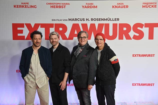 v.li:Fahri YARDIM (Schauspieler), Friedrich MUECKE (Schauspieler),Hape KERKELING (Schauspieler), Christoph Maria HERBST (Schauspieler). Premiere EXTRAWURST am 08.01.2026 im Mathaeser Kino in Muenchen.