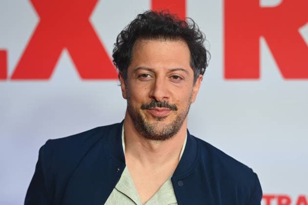 Fahri YARDIM (Schauspieler), Einzelbild,angeschnittenes Einzelmotiv,Portraet,Portrait,Porträt. Premiere EXTRAWURST am 08.01.2026 im Mathaeser Kino in Muenchen.