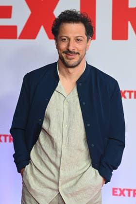 Fahri YARDIM (Schauspieler), Einzelbild,angeschnittenes Einzelmotiv,Halbfigur,halbe Figur, Premiere EXTRAWURST am 08.01.2026 im Mathaeser Kino in Muenchen.