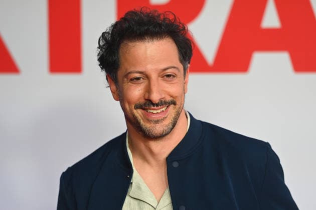 Fahri YARDIM (Schauspieler), Einzelbild,angeschnittenes Einzelmotiv,Portraet,Portrait,Porträt. Premiere EXTRAWURST am 08.01.2026 im Mathaeser Kino in Muenchen.