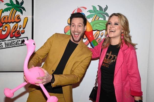 v.l. Sven KROLL, Moderator, Lisa FELLER, Comedian, Roter Teppich, Red Carpet Show, Ankunft, arrival, Premiere des Musicals MALLE OLE - das Musical das ballert ! am 08.01.2026 im Theater a Marientor, Duisburg