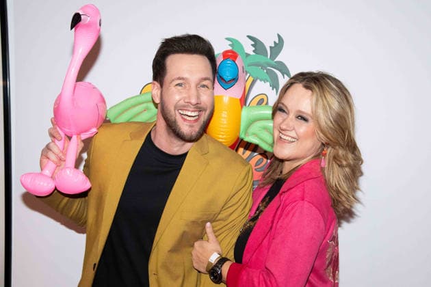 v.l. Sven KROLL, Moderator, Lisa FELLER, Comedian, Roter Teppich, Red Carpet Show, Ankunft, arrival, Premiere des Musicals MALLE OLE - das Musical das ballert ! am 08.01.2026 im Theater a Marientor, Duisburg