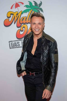 Emil KUSMIREK, Taenzer, Roter Teppich, Red Carpet Show, Ankunft, arrival, Premiere des Musicals MALLE OLE - das Musical das ballert ! am 08.01.2026 im Theater a Marientor, Duisburg