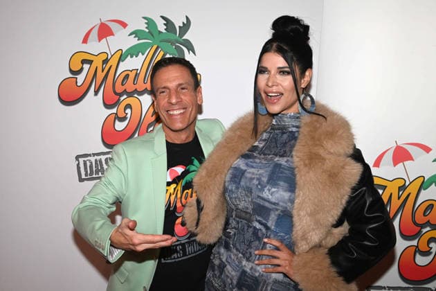 Harald REITINGER, Produzent, Micaela SCHAEFER, Schäfer, Model, Roter Teppich, Red Carpet Show, Ankunft, arrival, Premiere des Musicals MALLE OLE - das Musical das ballert ! am 08.01.2026 im Theater a Marientor, Duisburg