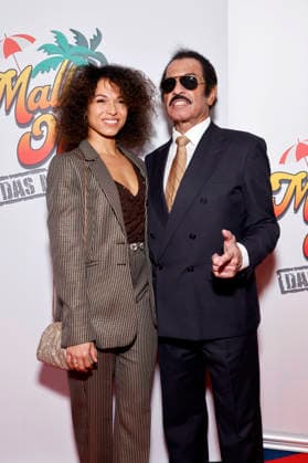 Kiezgröße Karl Heinz Kalle Schwensen und seine Partnerin Carmen bei der Premiere des Mallorca-Musicals Malle Ole - das Musical, das ballert! im Theater am Marientor. Duisburg, 08.01.2026 NRW Deutschland Copyright: xChristophxHardtx