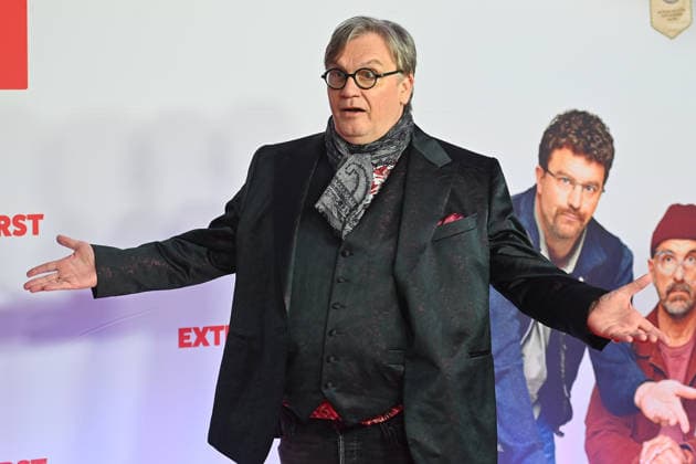 Hape KERKELING (Schauspieler) Einzelbild,angeschnittenes Einzelmotiv,Halbfigur,halbe Figur, Premiere EXTRAWURST am 08.01.2026 im Mathaeser Kino in Muenchen.