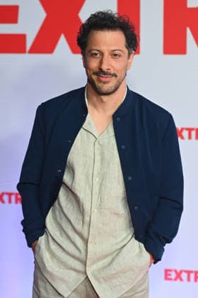 Fahri YARDIM (Schauspieler), Einzelbild,angeschnittenes Einzelmotiv,Halbfigur,halbe Figur, Premiere EXTRAWURST am 08.01.2026 im Mathaeser Kino in Muenchen.