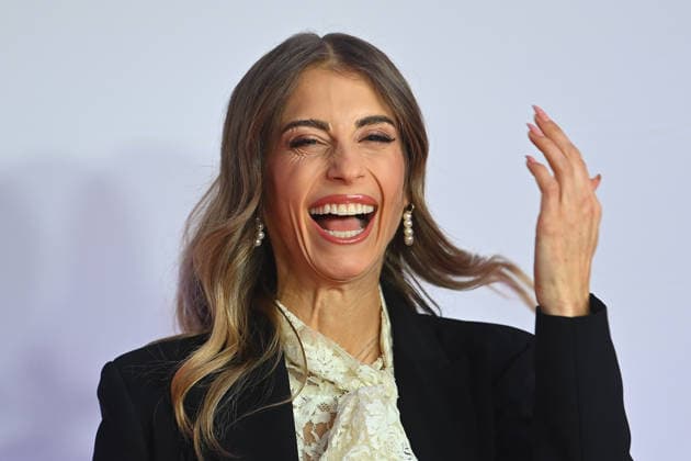 Cathy HUMMELS (FISCHER), lacht,lachen,lachend,optimistisch,gutgelaunt, Einzelbild,angeschnittenes Einzelmotiv,Portraet,Portrait,Porträt. Premiere EXTRAWURST am 08.01.2026 im Mathaeser Kino in Muenchen.