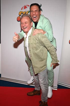 Uwe HUEBNER, Hübner, Moderator, Harald REITINGER, Produzent, Roter Teppich, Red Carpet Show, Ankunft, arrival, Premiere des Musicals MALLE OLE - das Musical das ballert ! am 08.01.2026 im Theater a Marientor, Duisburg