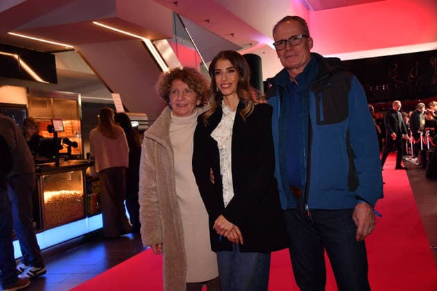 Cathy Hummels mit ihren Eltern Premiere Extrawurst Mathäser Filmpalast München 08. Januar 2026