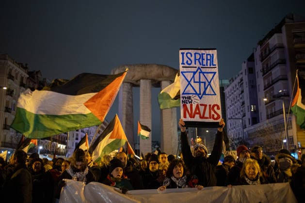 January 8, 2026, Madrid, Spain: A protester hold a placard during a pro-Palestinian. Pro-Palestinian activists held a rally ahead of the game between Maccabi Tel Aviv and Real Madrid for the Turkish Airlines Euroleague, around one hundred people protested against the game being played without spectators in front of the Palacio de los Deportes (Movistar Arena) in Madrid. Madrid Spain - ZUMAs197 20260108_aaa_s197_177 Copyright: xDavidxCanalesx