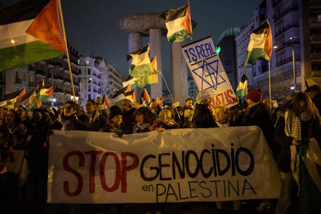 January 8, 2026, Madrid, Spain: Pro-Palestinian protesters carry a banner during a pro-Palestinian. Pro-Palestinian activists held a rally ahead of the game between Maccabi Tel Aviv and Real Madrid for the Turkish Airlines Euroleague, around one hundred people protested against the game being played without spectators in front of the Palacio de los Deportes (Movistar Arena) in Madrid. Madrid Spain - ZUMAs197 20260108_aaa_s197_184 Copyright: xDavidxCanalesx