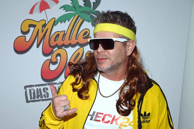 Ronnie van de SLUEPPI, Slüppi, TikToker, Roter Teppich, Red Carpet Show, Ankunft, arrival, Premiere des Musicals MALLE OLE - das Musical das ballert ! am 08.01.2026 im Theater a Marientor, Duisburg