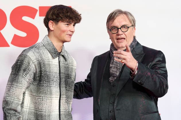 Benedikt Kalcher und Hape Kerkeling bei der Premiere des Kinofilms Extrawurst im Mathäser Filmpalast. München, 08.01.2026