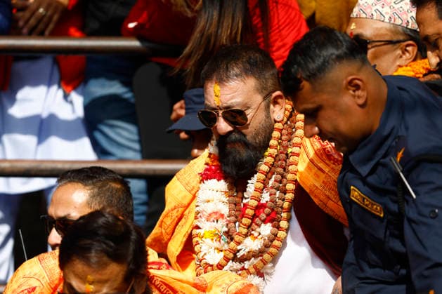 January 10, 2026, Kathmandu, Nepal: Bollywood legend Sanjay Dutt visits the sacred Pashupatinath Temple to offer prayers at one of Hinduism™s holiest shrines. The veteran actor renowned for his iconic roles spanning decades of Indian cinema as part of his visit is the inauguration ceremony of a casino, drawing attention from devotees and fans alike during his visit to the temple before his departure. Kathmandu Nepal - ZUMAs197 20260110_aaa_s197_003 Copyright: xSkandaxGautamx