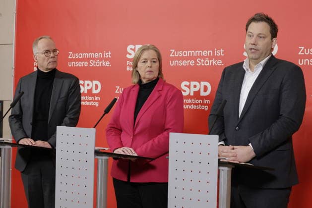 Matthias Miersch, Vorsitzender der SPD-Bundestagsfraktion, SPD-Parteivorsitzenden, Bärbel Bas und Lars Klingbeil, Deutschland, Berlin, Reichstag, Jahresauftaktklausur der SPD-Bundestagsfraktion *** Matthias Miersch, Chairman of the SPD parliamentary group in the Bundestag, SPD party chairmen, Bärbel Bas and Lars Klingbeil, Germany, Berlin, Reichstag, annual kick-off meeting of the SPD parliamentary group in the Bundestag