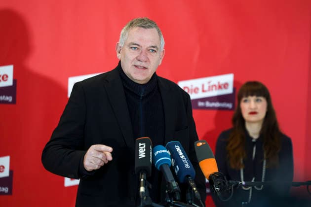Jan van Aken und Heidi Reichinnek nach der Jahresauftaktklausur der Bundestagsfraktion Die Linke auf der Fraktionsebene im Bundestag am 09.01.26 in Berlin. Reichinnek, Pellmann und van Aken nach die Linke Jahresauftaktklausur in Berlin *** Jan van Aken and Heidi Reichinnek after the annual kick-off meeting of the parliamentary group Die Linke at the parliamentary group level in the Bundestag on 09 01 26 in Berlin Reichinnek, Pellmann and van Aken after the Die Linke annual kick-off meeting in Berlin