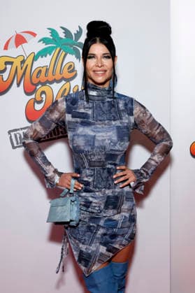 Model Micaela Schäfer bei der Premiere des Mallorca-Musicals Malle Ole - das Musical, das ballert! im Theater am Marientor. Duisburg, 08.01.2026 NRW Deutschland Copyright: xChristophxHardtx