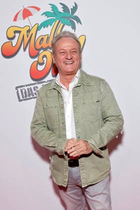 Moderator Uwe Hübner bei der Premiere des Mallorca-Musicals Malle Ole - das Musical, das ballert! im Theater am Marientor. Duisburg, 08.01.2026 NRW Deutschland Copyright: xChristophxHardtx
