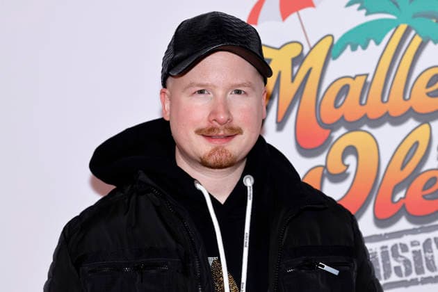 Sänger Art Garfunkel Jr. bei der Premiere des Mallorca-Musicals Malle Ole - das Musical, das ballert! im Theater am Marientor. Duisburg, 08.01.2026 NRW Deutschland Copyright: xChristophxHardtx