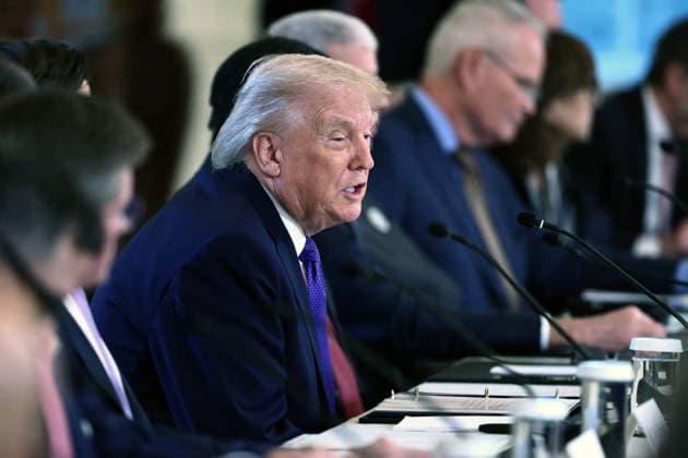 US President Donald Trump mets with oil executives in the East Room US President Donald Trump during a meeting with oil and gas executives in the East Room of the White House in Washington, DC, USA, 09 January 2026. The meeting included executives from Exxon, Shell, Chevron and Conoco. Trump is hoping to persuade oil executives to return to Venezuela. EPA JIM LO SCALZO POOL WASHINGTON DC United States  Copyright: xPool ABACAx