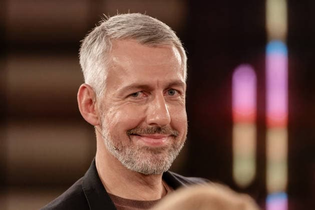 Kölner Treff am 09. Januar 2026. Im Bild der Kabarettist und Fernsehmoderator Sebastian Pufpaff. Die Gastgebenden Susan Link und Micky Beisenherz befragen ihre Gäste auf ihre eigene Art mit spannenden Ergebnissen. Köln Nordrhein-Westfalen Deutschland