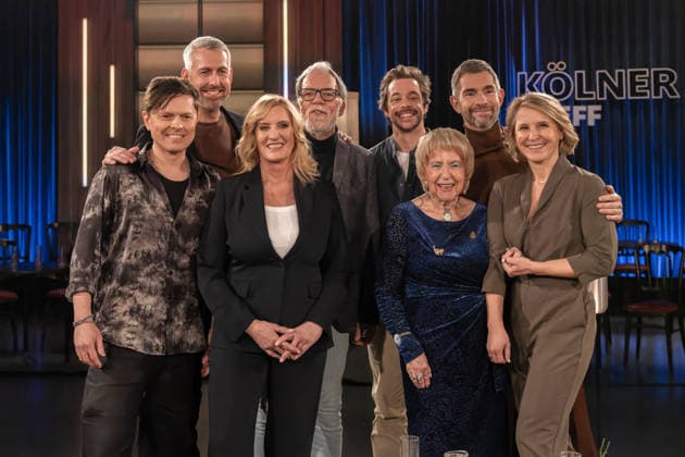 Kölner Treff am 09. Januar 2026. Von links nach rechts: Der Musiker und Songwriter Michael Patrick Kelly, der Kabarettist und Fernsehmoderator Sebastian Pufpaff, die Fernsehmoderatorin Claudia Kleinert, der Kabarettist und Moderator Wolfgang Trepper, der Fernsehmoderator Tobias Krell alias Checker Tobi, die Katzenspezialistin Anneliese Hackmann, Gastgeber Micky Beisenherz sowie Gastgeberin Susann Link. Link und Beisenherz befragen ihre Gäste auf ihre eigene Art mit spannenden Ergebnissen. Köln Nordrhein-Westfalen Deutschland