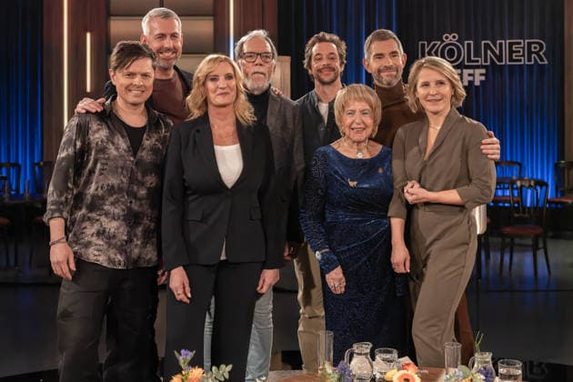 Kölner Treff am 09. Januar 2026. Von links nach rechts: Der Musiker und Songwriter Michael Patrick Kelly, der Kabarettist und Fernsehmoderator Sebastian Pufpaff, die Fernsehmoderatorin Claudia Kleinert, der Kabarettist und Moderator Wolfgang Trepper, der Fernsehmoderator Tobias Krell alias Checker Tobi, die Katzenspezialistin Anneliese Hackmann, Gastgeber Micky Beisenherz sowie Gastgeberin Susann Link. Link und Beisenherz befragen ihre Gäste auf ihre eigene Art mit spannenden Ergebnissen. Köln Nordrhein-Westfalen Deutschland