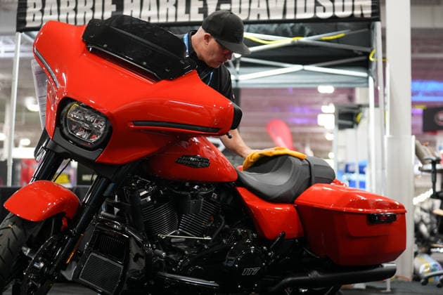2026 North American International Motorcycle Supershow TORONTO, CANADA - JANUARY 9 : A man cleans Harley-Davidson Street Glide motorcycle at the 50th annual North American International Motorcycle Supershow at the International Centre in Mississauga, Ontario, Canada on January 9, 2026. Mert Alper Dervis Anadolu Ontario Canada. Editorial use only. Please get in touch for any other usage.  Copyright: x2026xAnadoluxMertxAlperxDervisx