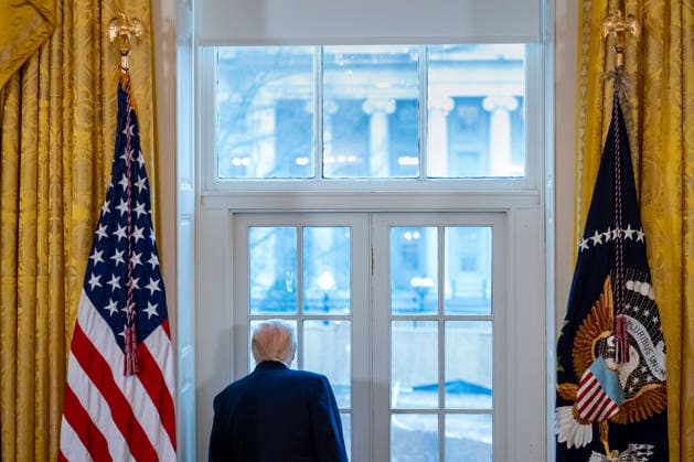 United States President Donald J Trump looks at the White House Ballroom construction during a meeting with oil and gas executives in the East Room of the White House in Washington, DC, USA, on Friday, January 9, 2026. Copyright: xBonniexCashx xPoolxviaxCNPx MediaPunchx