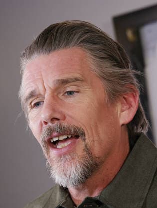 Soiree caritative All The President s Men 9 January 2026 Los Angeles, California Ethan Hawke The Stella Adler Academy of Acting and Theatre Staged Benefit Reading Of All The President s Men held at Harmony Gold Theater l in Los Angeles Photo Credit AdMedia 452053 2026 01 09 CA Los Angeles Etats Unis  Copyright: xAdMediax STAR_452053_014