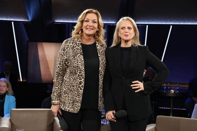 Bettina Tietjen und Barbara Schöneberger moderieren die NDR Talk Show am 9.1.2026, Fototermin vor der Sendung im 3. Programm des NDR Fernsehen im Fernsehstudio Hamburg Lokstedt