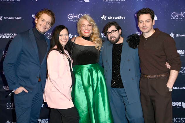 Johannes Heinrichs, Nadja Jo Klapper, Caterina Pogorzelski, Steven Preisner und Anthony Paul bei der Premiere des Musicals Ghost - Nachricht von Sam im Stage Bluemax Theater am Potsdamer Platz. Berlin, 09.01.2026 *** Johannes Heinrichs, Nadja Jo Klapper, Caterina Pogorzelski, Steven Preisner and Anthony Paul at the premiere of the musical Ghost Nachricht von Sam at the Stage Bluemax Theater am Potsdamer Platz Berlin, 09 01 2026 Foto:xN.xKubelkax xFuturexImagex ghost_6128