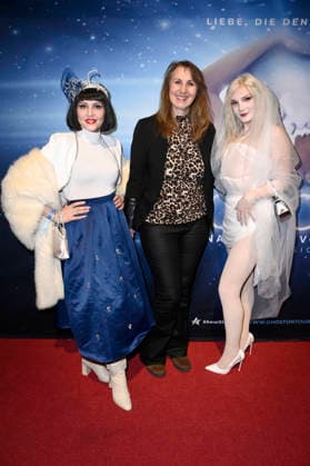 Pauline Stolze, Manuela Schikorsky und Uff bei der Premiere des Musicals Ghost - Nachricht von Sam im Stage Bluemax Theater am Potsdamer Platz. Berlin, 09.01.2026