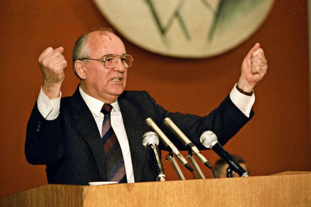 BELARUS MIKHAIL GORBACHEV SPEECH 142412 09.02.1991 President of the U.S.S.R. Mikhail Gorbachev in Belarus meeting with workers of the Lenin Tractor Works in Minsk. Ð®ÑÄÐ¸Ð¹ Ð˜Ð²Ð°Ð½Ð¾Ð² Sputnik Minsk Belarus  Copyright: xÐ®ÑÄÐ¸Ð¹xÐ˜Ð²Ð°Ð½Ð¾Ð²x