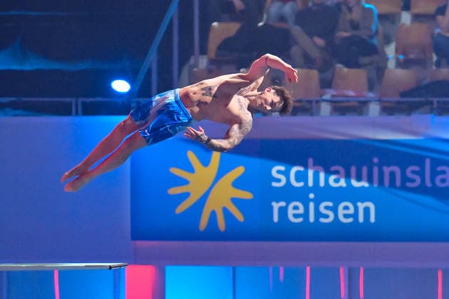 10.01.2026, xlakx, Entertainment, TV Total Turmspringen v.l. Marcel Nguyen Ex-Turner und Titelverteidiger wagt sich bei der 15. Ausgabe des TV Total Turmspringen in Berlin von den Sprungbrettern der Schwimm- und Sprunghalle im Europasportpark (SSE) ein spektakulaeres Highlight der Show auf ProSieben. Berlin