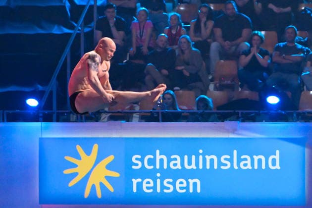 10.01.2026, xlakx, Entertainment, TV Total Turmspringen v.l. Fabian Hambuechen Olympiasieger wagt sich bei der 15. Ausgabe des TV Total Turmspringen in Berlin von den Sprungbrettern der Schwimm- und Sprunghalle im Europasportpark (SSE) ein spektakulaeres Highlight der Show auf ProSieben. Berlin