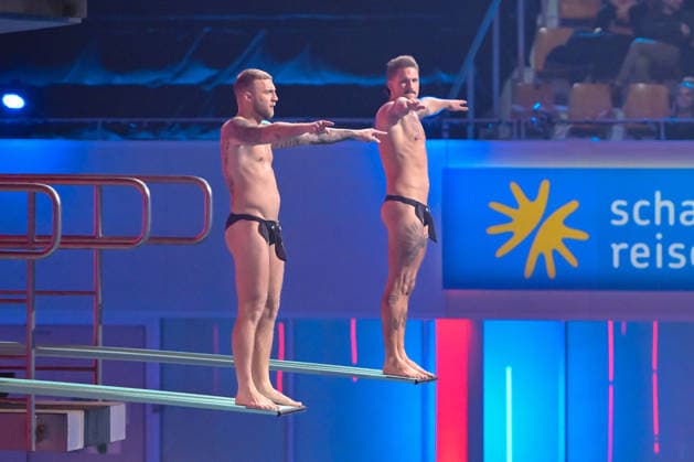 10.01.2026, xlakx, Entertainment, TV Total Turmspringen v.l. Filip Pavlovic Dschungelkoenig und Marco Cerullo Reality-Star wagt sich bei der 15. Ausgabe des TV Total Turmspringen in Berlin von den Sprungbrettern der Schwimm- und Sprunghalle im Europasportpark (SSE) ein spektakulaeres Highlight der Show auf ProSieben. Berlin