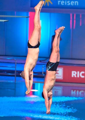 10.01.2026, xlakx, Entertainment, TV Total Turmspringen v.l. Steffen Groth Schauspieler und Peter Imhof Moderator wagt sich bei der 15. Ausgabe des TV Total Turmspringen in Berlin von den Sprungbrettern der Schwimm- und Sprunghalle im Europasportpark (SSE) ein spektakulaeres Highlight der Show auf ProSieben. Berlin