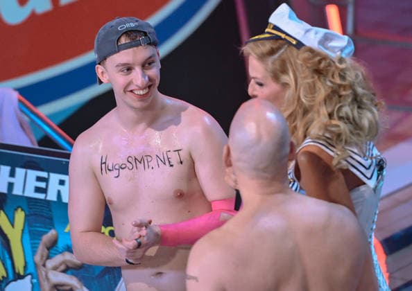10.01.2026, xlakx, Entertainment, TV Total Turmspringen v.l. Let™s Hugo Streamer und Sonya Kraus Moderatorin, Flying Uwe Streamer wagt sich bei der 15. Ausgabe des TV Total Turmspringen in Berlin von den Sprungbrettern der Schwimm- und Sprunghalle im Europasportpark (SSE) ein spektakulaeres Highlight der Show auf ProSieben. Berlin